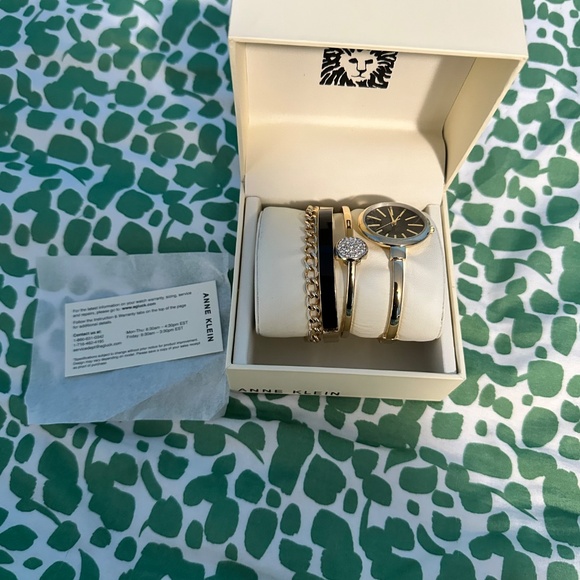 Anne Klein Gold/Black Watch + 3 Bracelet Set NIB 🎁 Perfect Gift - Picture 4 of 10